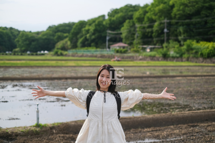 woman in rural area (24)