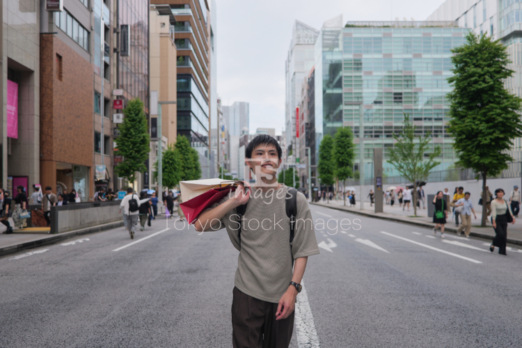 couple shopping in Ginza (5)
