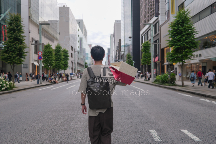 couple shopping in Ginza (6)