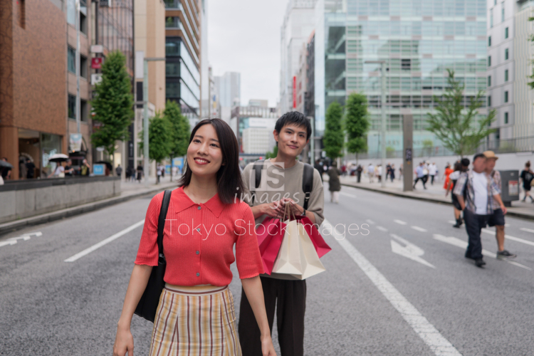 couple shopping in Ginza (7)