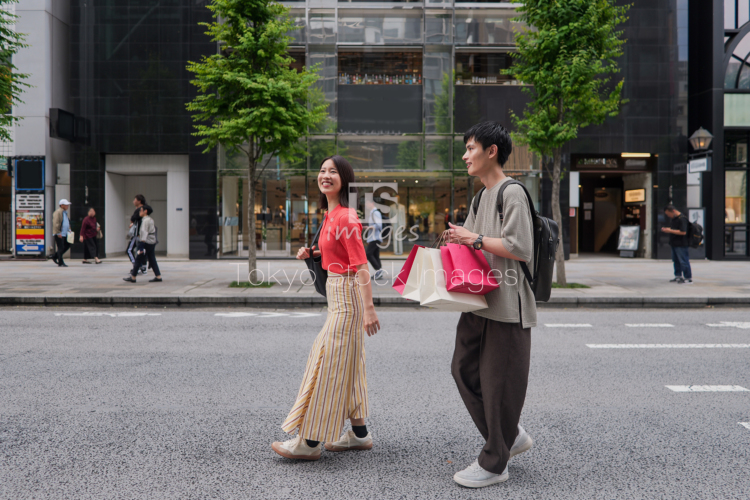 couple shopping in Ginza (9)
