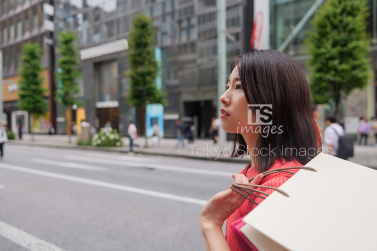 couple shopping in Ginza (12)