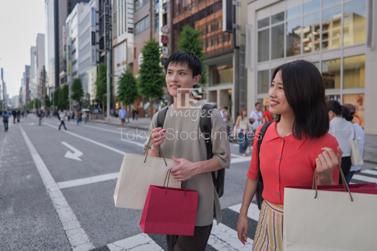 couple shopping in Ginza (17)