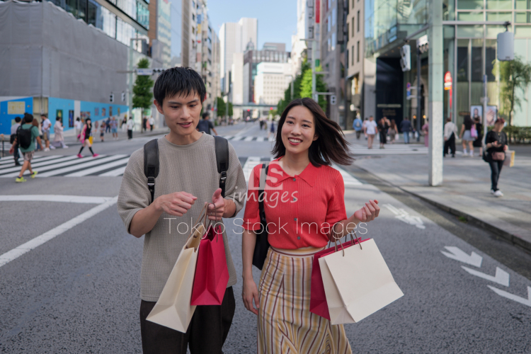 couple shopping in Ginza (18)