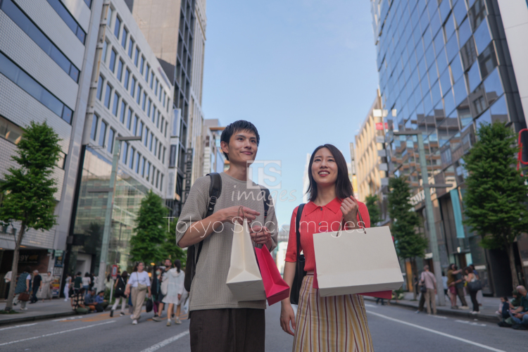 couple shopping in Ginza (21)