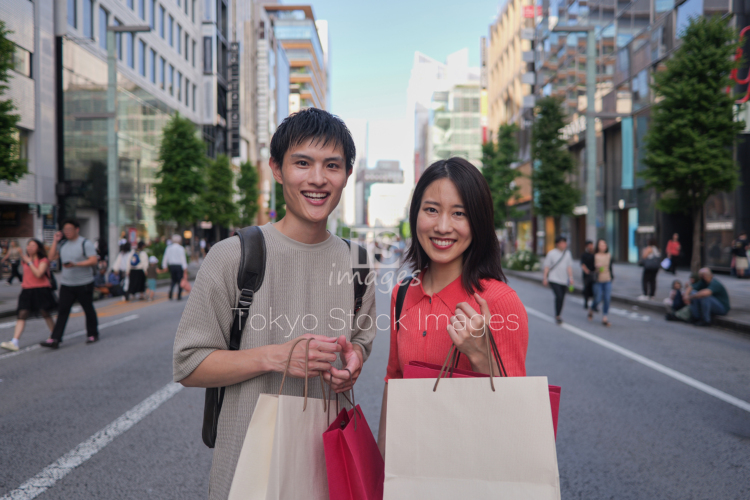 couple shopping in Ginza (22)