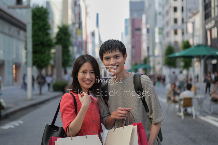 couple shopping in Ginza (26)