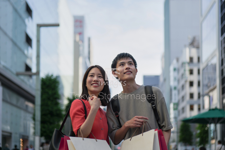 couple shopping in Ginza (27)