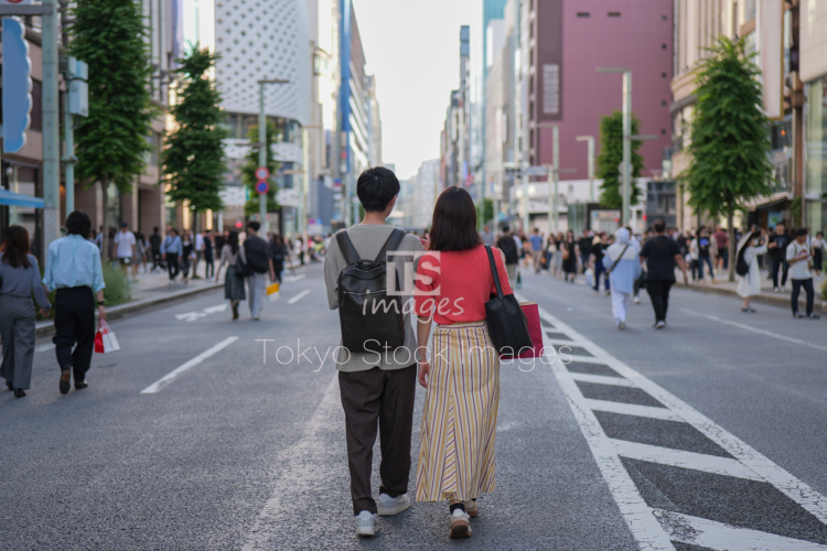 couple shopping in Ginza (35)