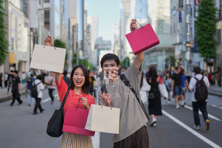 couple shopping in Ginza (38)