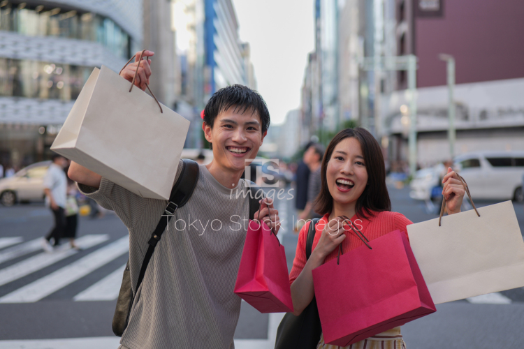 couple shopping in Ginza (39)
