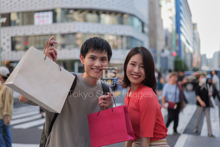 couple shopping in Ginza (40)